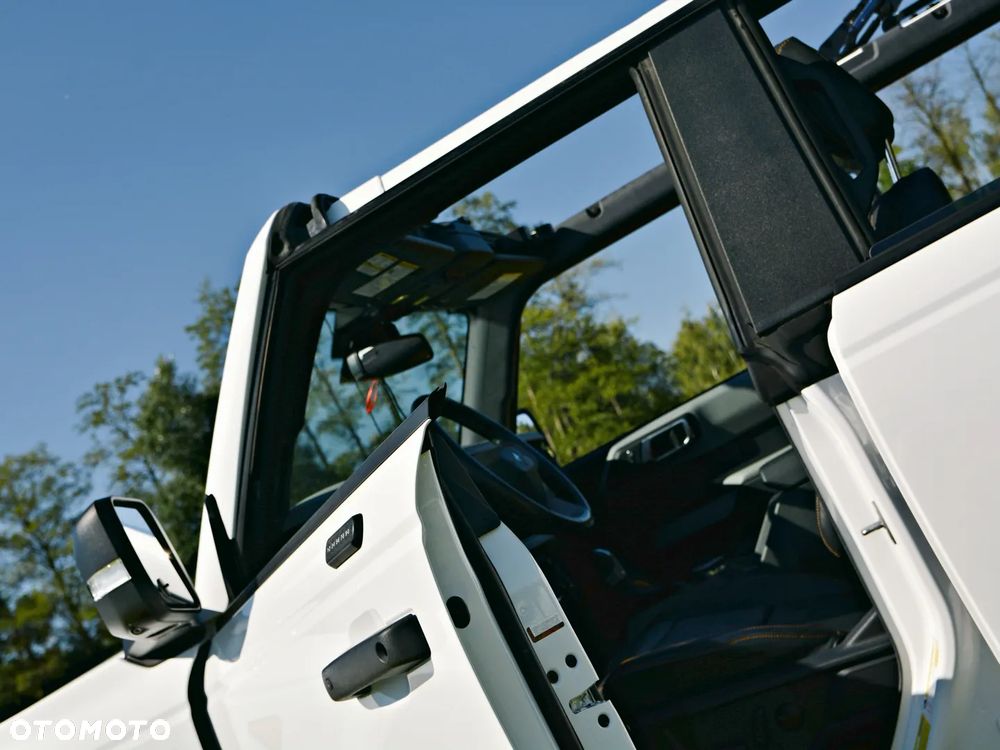 Ford Bronco - 10