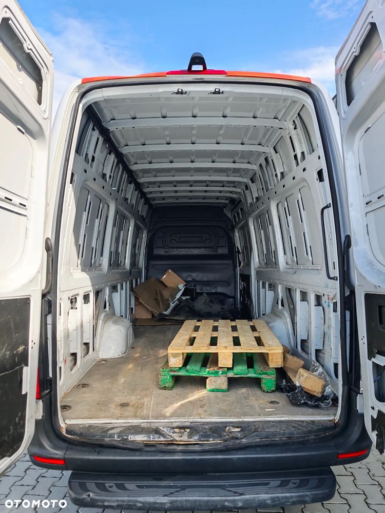 Mercedes-Benz Sprinter - 35