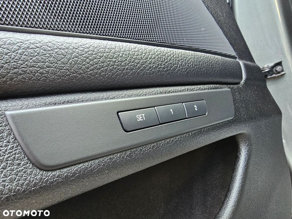 BMW Seria 5 520d - 28