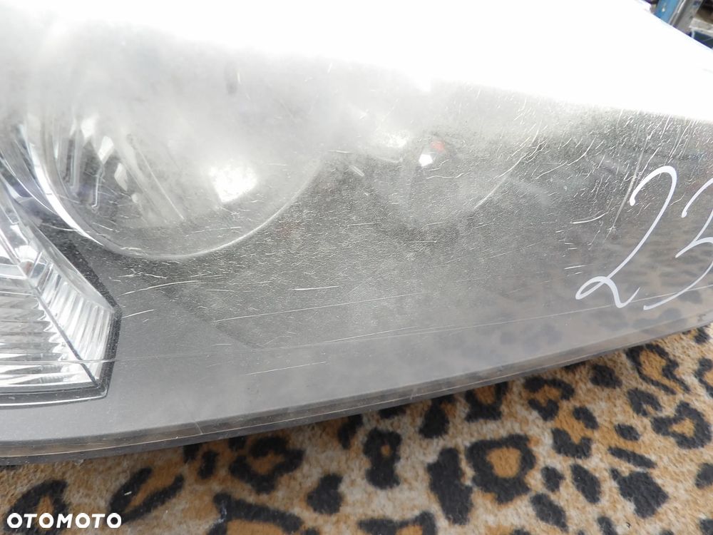BMW - F25 - PRAWA LAMPA PRZEDNIA - H7 - USZKODZONE SZKŁO - UK - 2