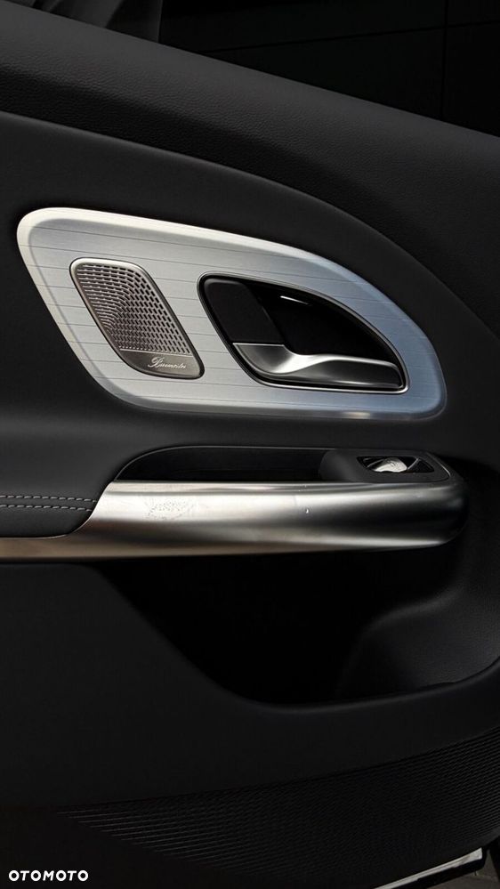 Mercedes-Benz GLB - 34