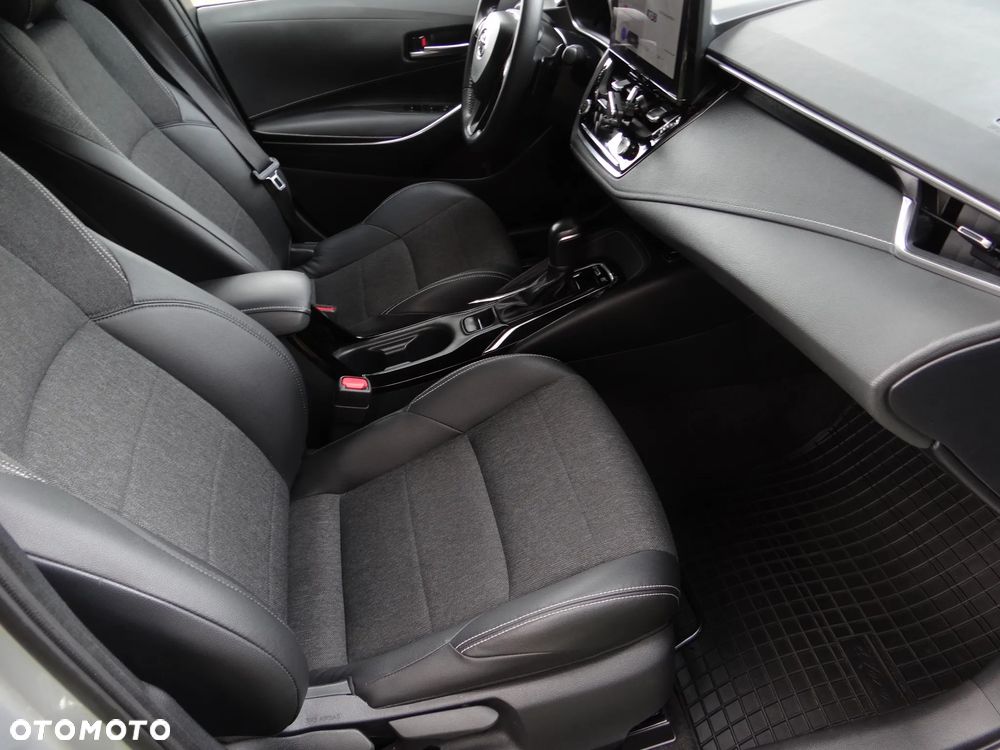 Toyota Corolla 2.0 Hybrid Executive - 20