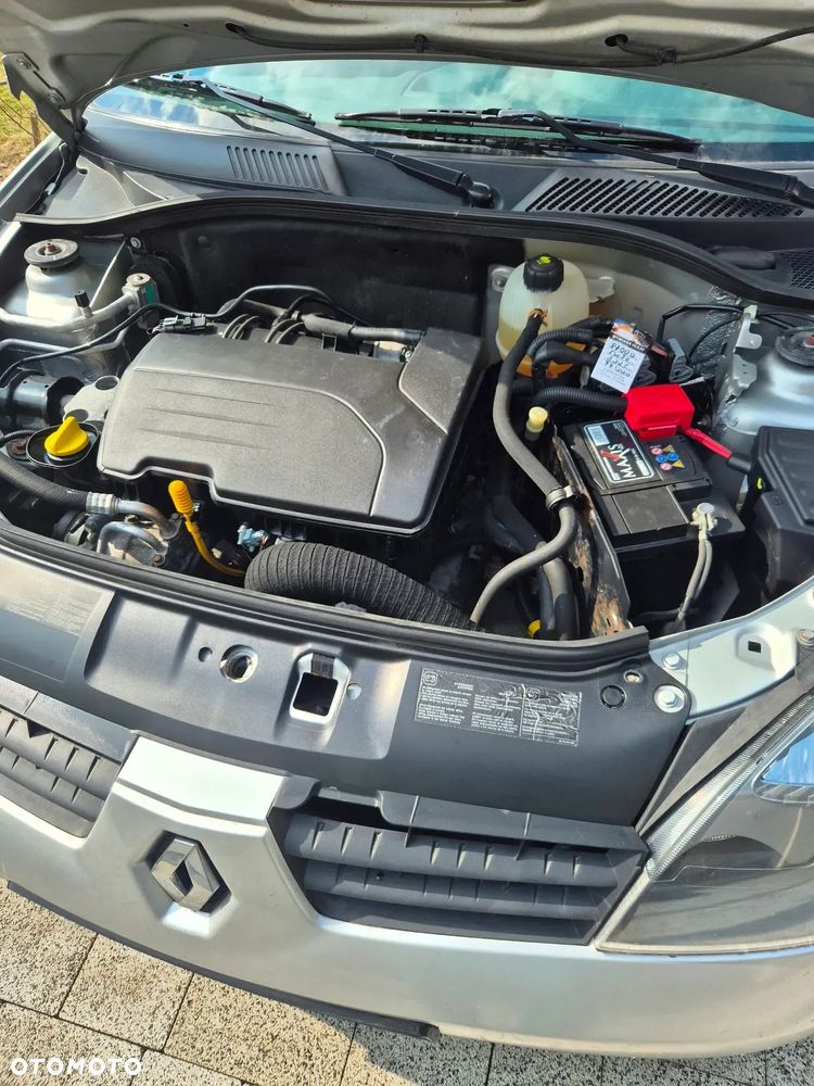 Renault Clio 1.2 16V Authentique - 16