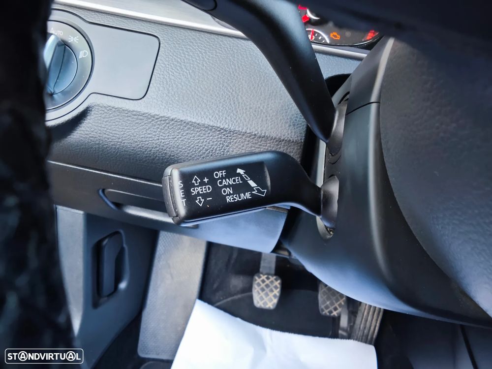 VW Passat Variant 1.6 TDI Confortline Navig - 20