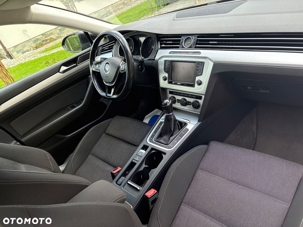 Volkswagen Passat - 8