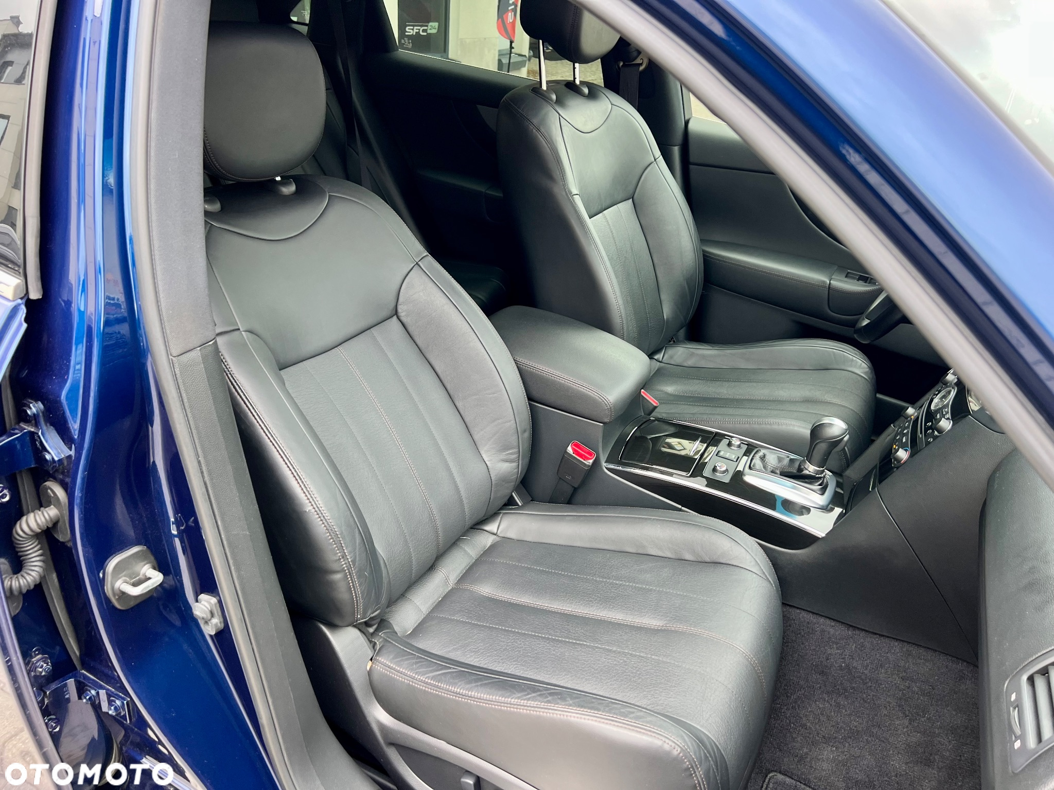 Infiniti QX70 3.7 AWD S Premium - 11