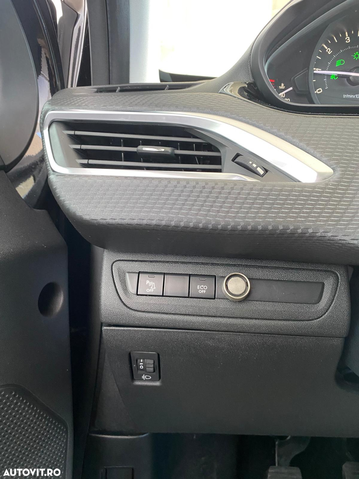 Peugeot 2008 1.2 PureTech Turbo Allure - 21