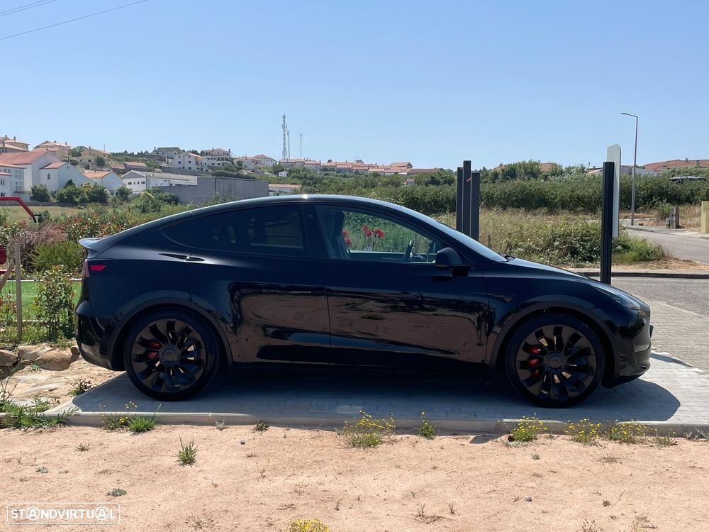 Tesla Model Y - 25