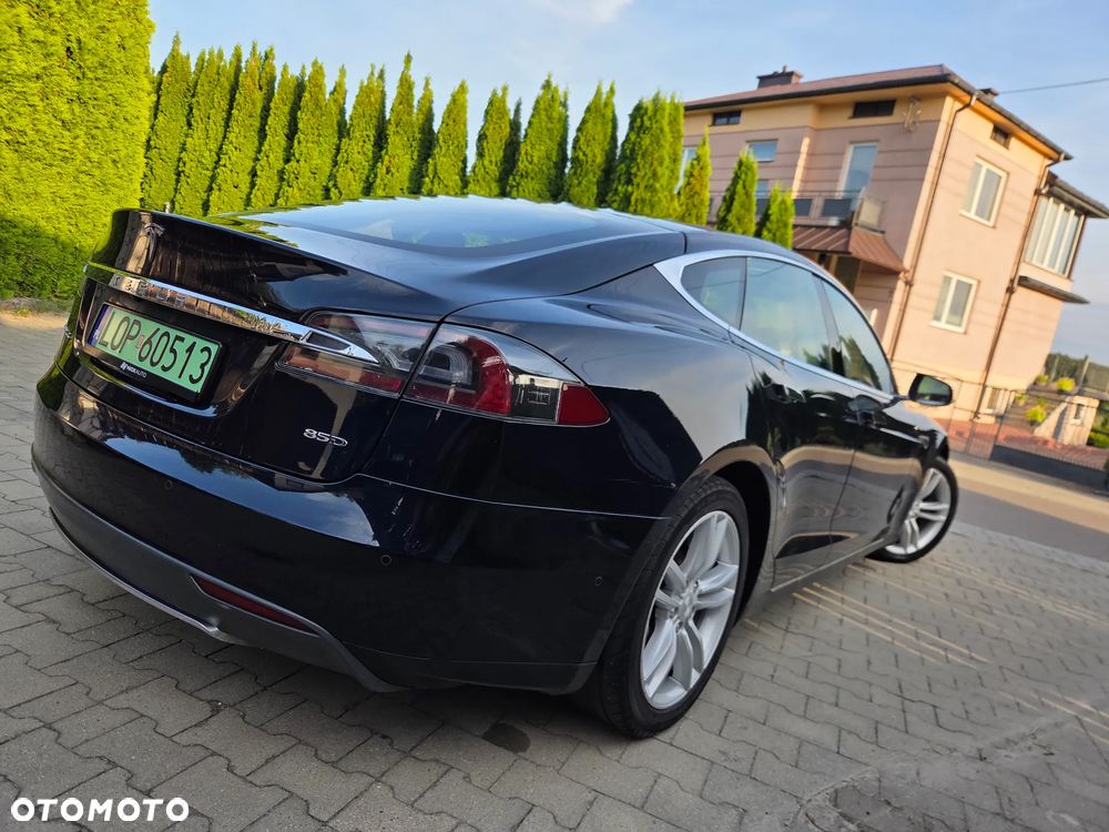 Tesla Model S 85 D - 9