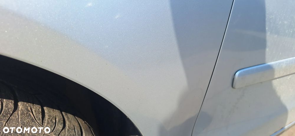 Volkswagen Polo 9N 05- Błotnik Przód Przedni Lewy Kod Lakieru LA7W - 16