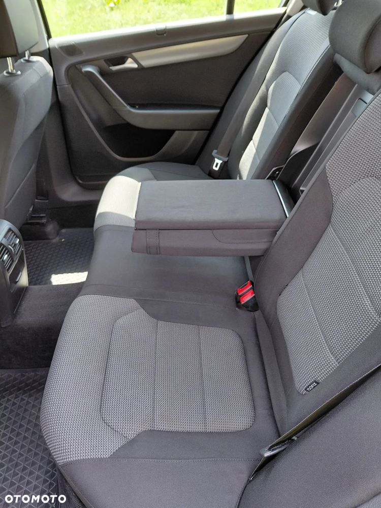 Volkswagen Passat 2.0 TDI Comfortline - 15