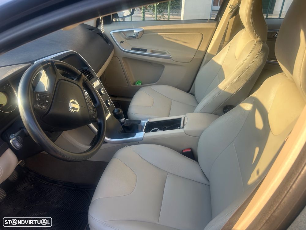 Volvo XC 60 2.0 D3 Drive Summum - 5
