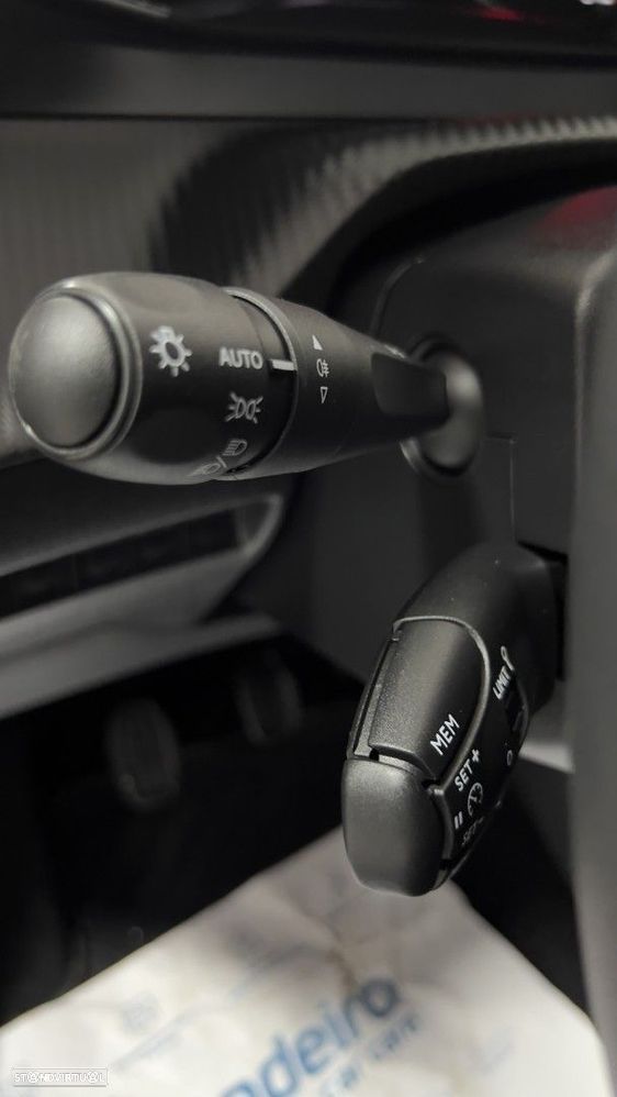 Peugeot 2008 1.2 PureTech Active - 26