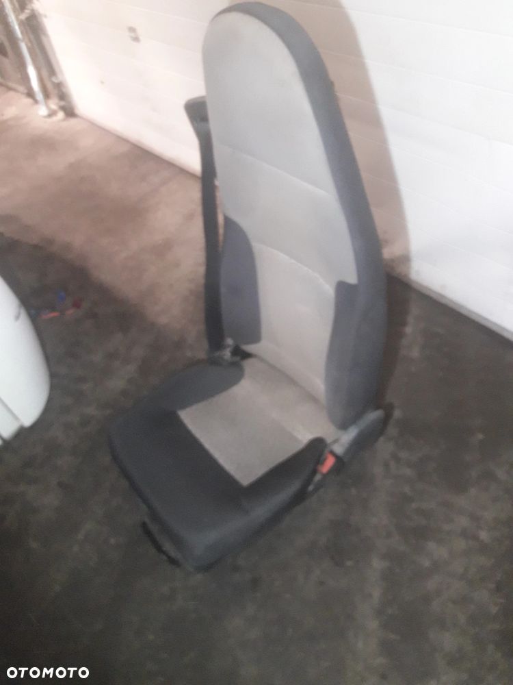 FOTEL PASAŻERA PNEUMATYCZNY RENAULT MIDLUM DXI - 5