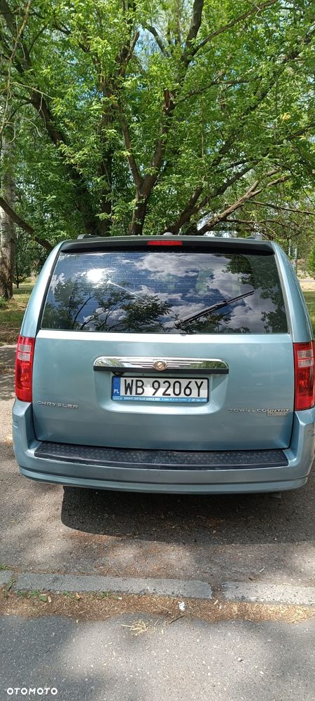 Chrysler Town & Country - 6