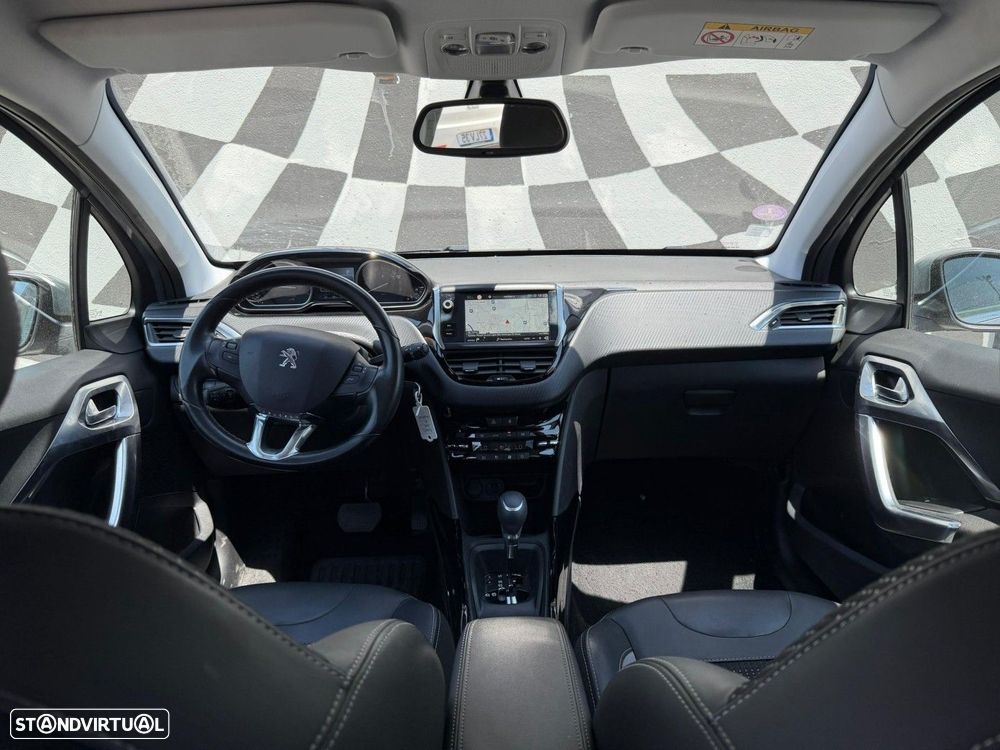 Peugeot 2008 1.2 PureTech Allure EAT6 - 3