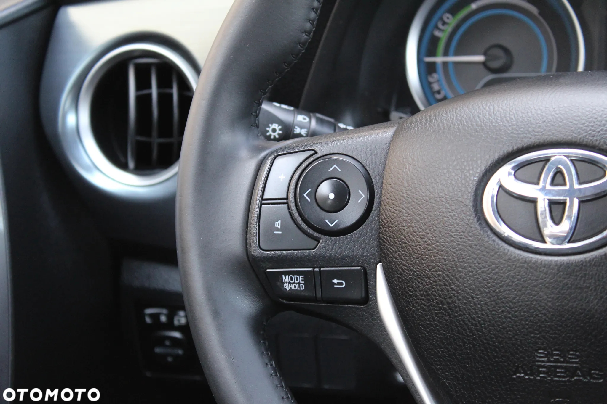 Toyota Auris 1.8 VVT-i Hybrid Automatik Touring Sports Design Edition - 24