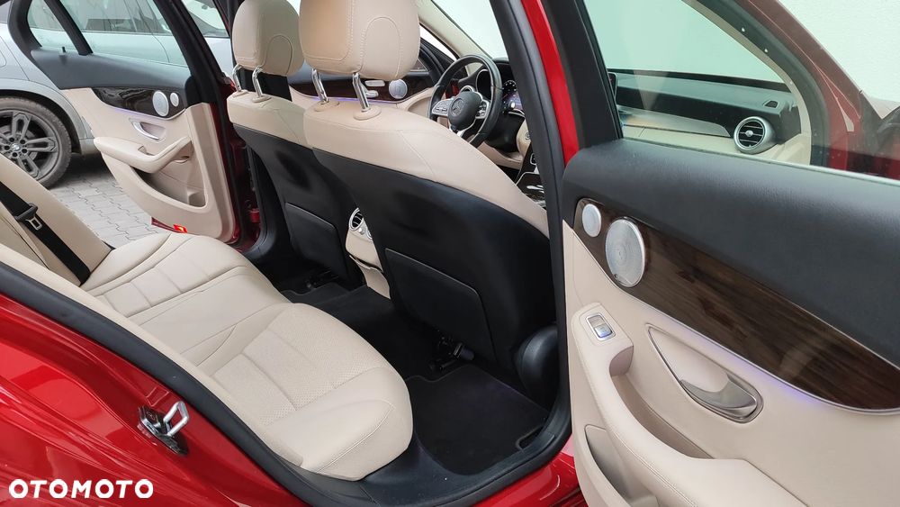Mercedes-Benz Klasa C 300 4MATIC 9G-TRONIC - 21