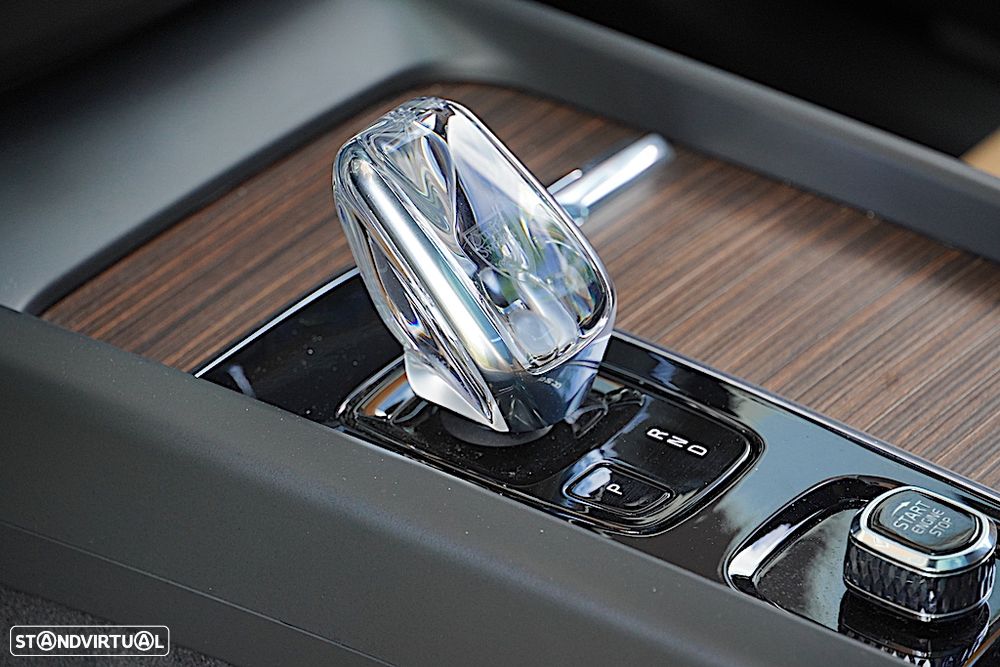 Volvo XC 60 2.0 B4 Inscription Geartronic - 27