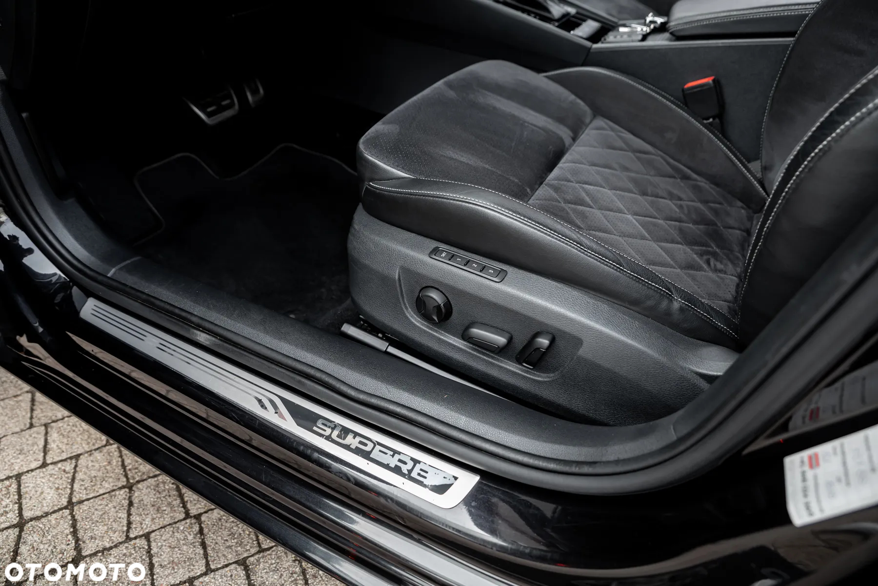 Skoda Superb 2.0 TDI DSG Sportline - 22