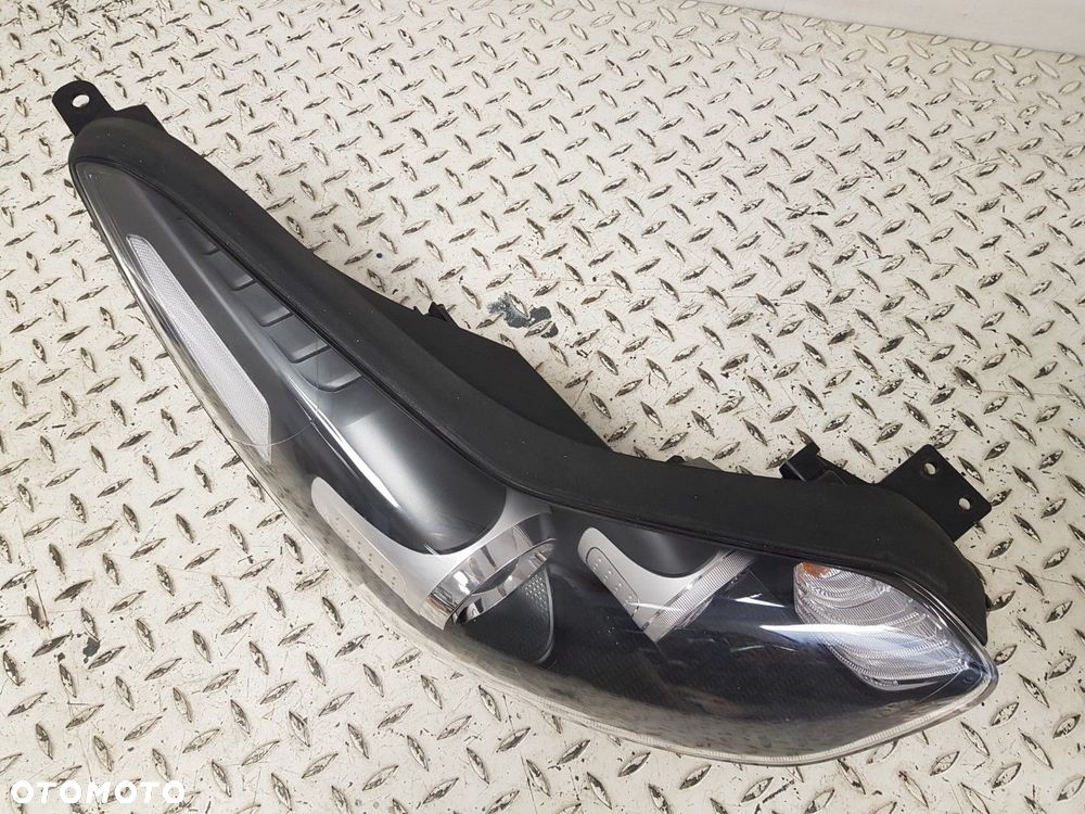 KIA SPORTAGE 4 IV 16- LAMPA PRAWA PRZEDNIA H7 + LED IGŁA 92102-F1010 - 3