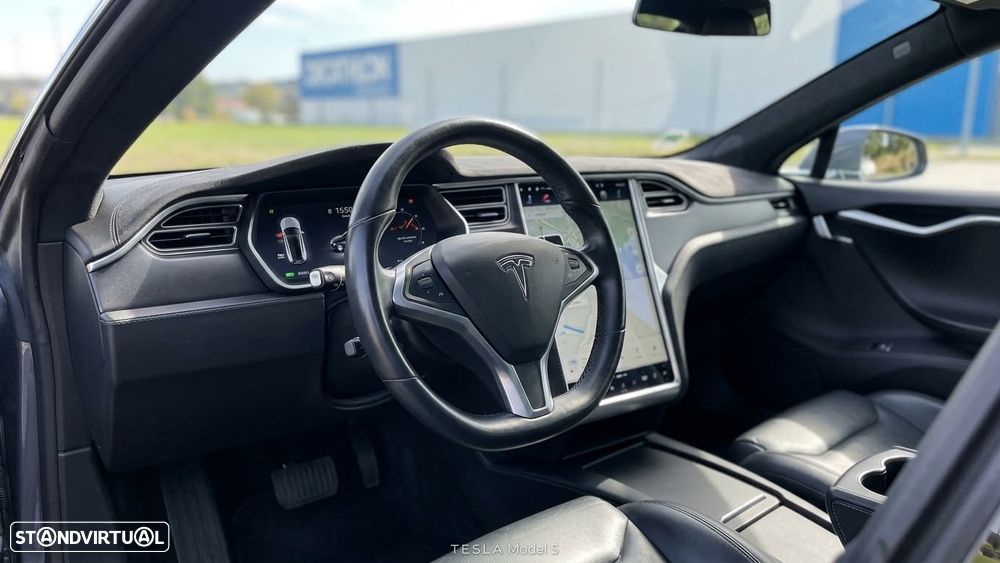 Tesla Model S - 10