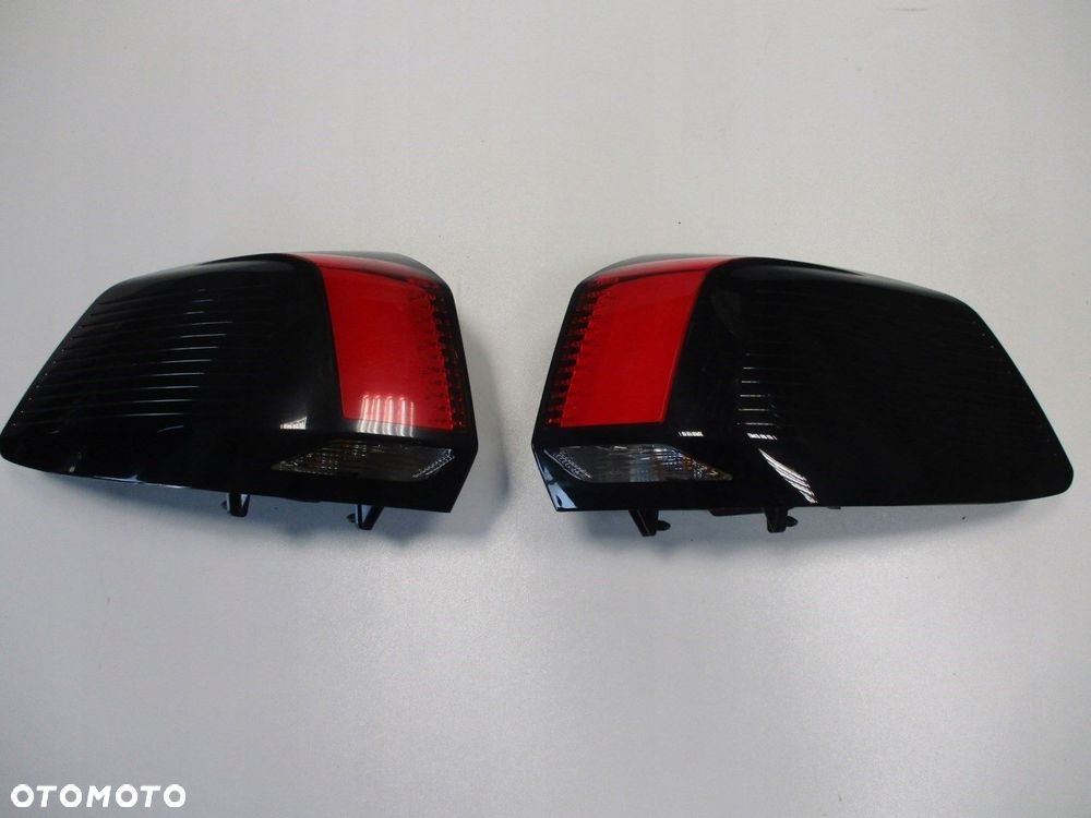 Lampa lampy PEUGEOT 5008 II 19R W BŁOTNIK TYŁ