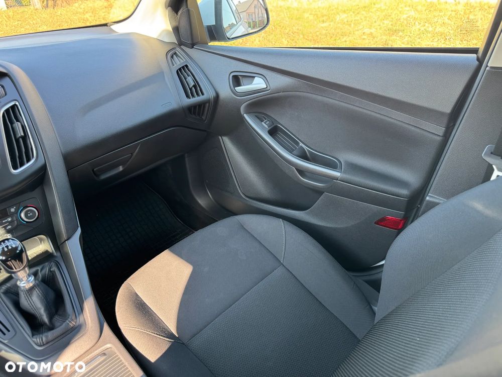 Ford Focus 1.5 TDCi SYNC Edition - 32