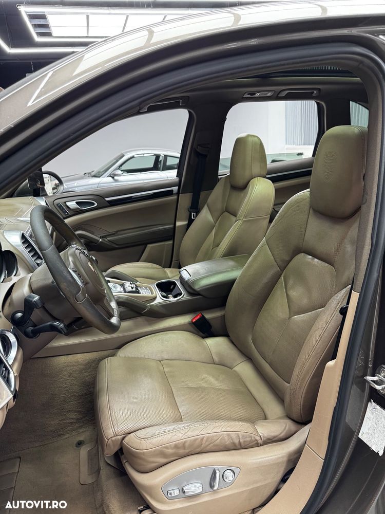 Porsche Cayenne 3.0 L V6 - 6