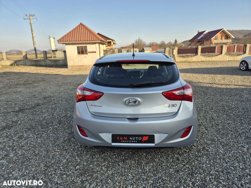Hyundai i30 blue 1.6 CRDi Trend - 4