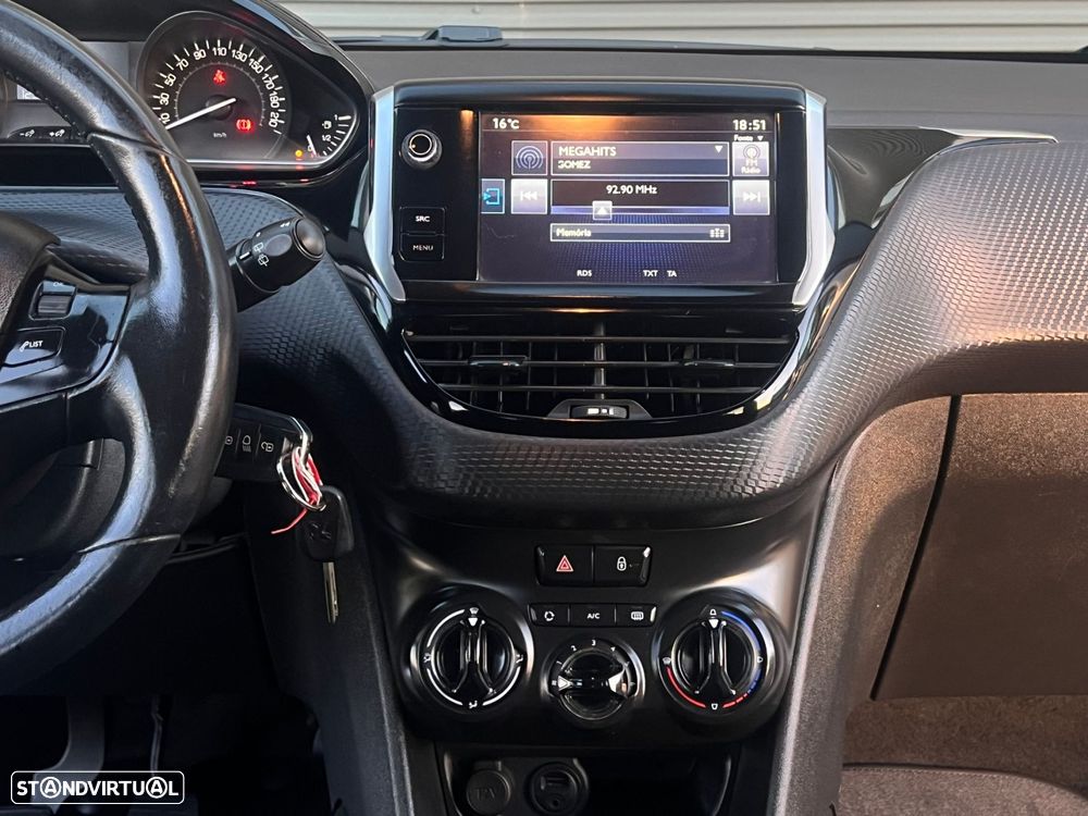 Peugeot 208 1.2 PureTech Allure - 13