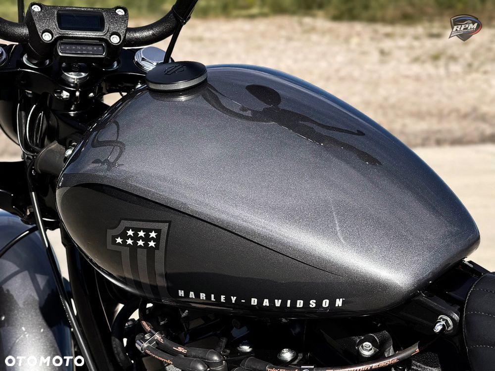 Harley-Davidson Softail Street Bob - 24