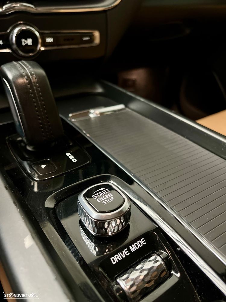 Volvo XC 60 2.0 T8 PHEV Momentum Plus AWD - 10