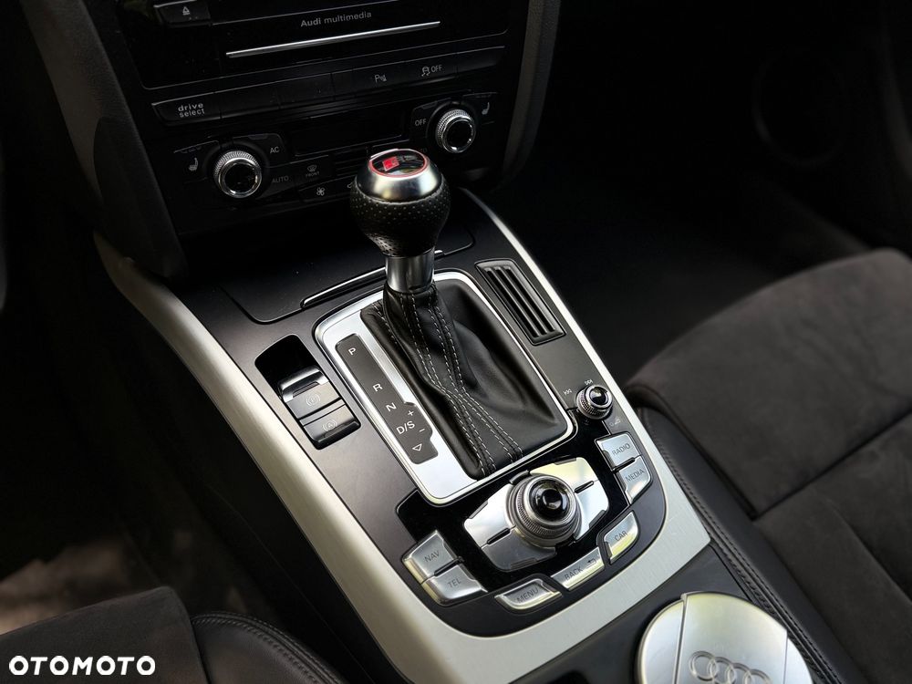 Audi RS4 Avant - 13