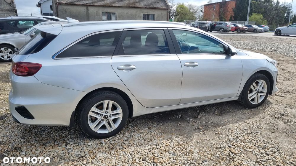 Kia Ceed 1.6 CRDi (48V Mild-Hybrid) Spirit - 12