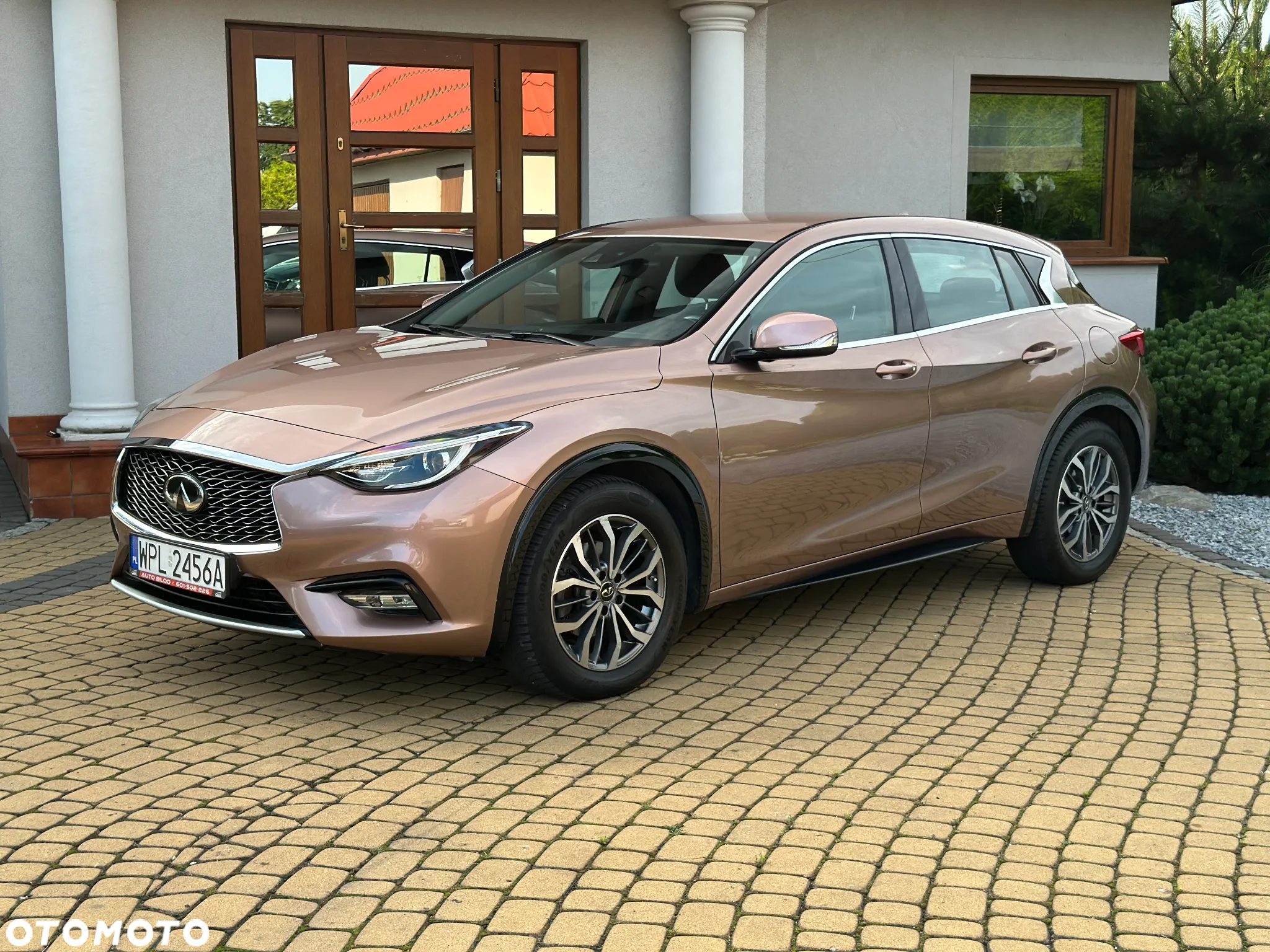 Infiniti Q30 1.5d Premium Tech Cafe Teak - 8