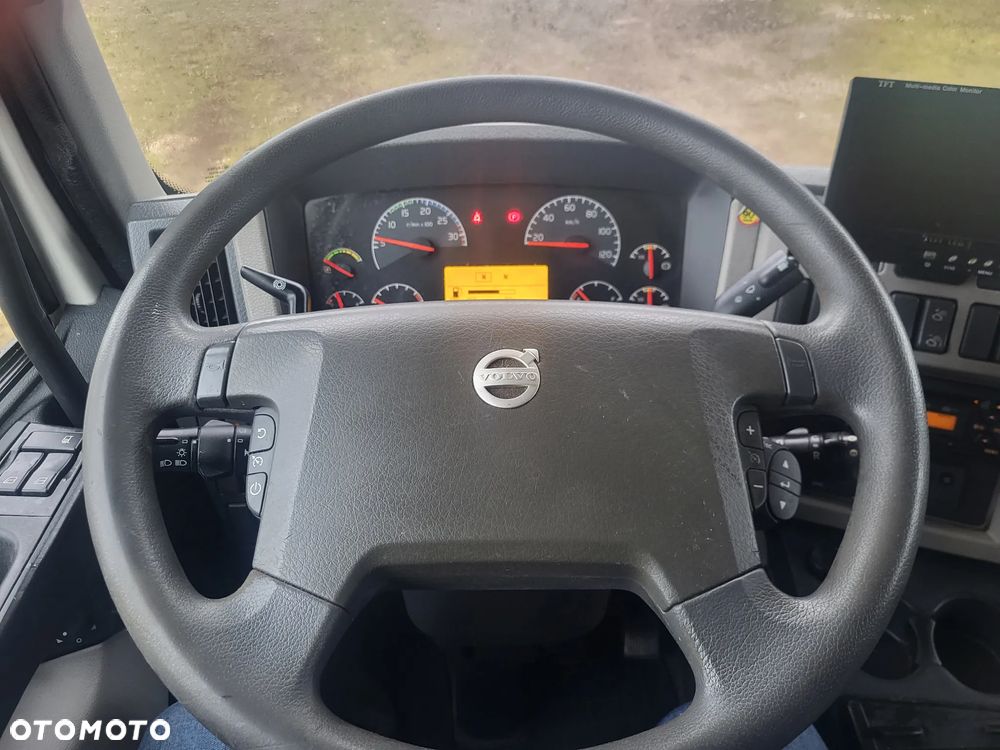 Volvo FL - 25