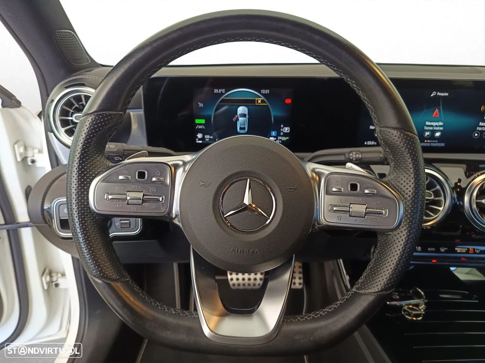 Mercedes-Benz A 250 Limousine e AMG Line - 11