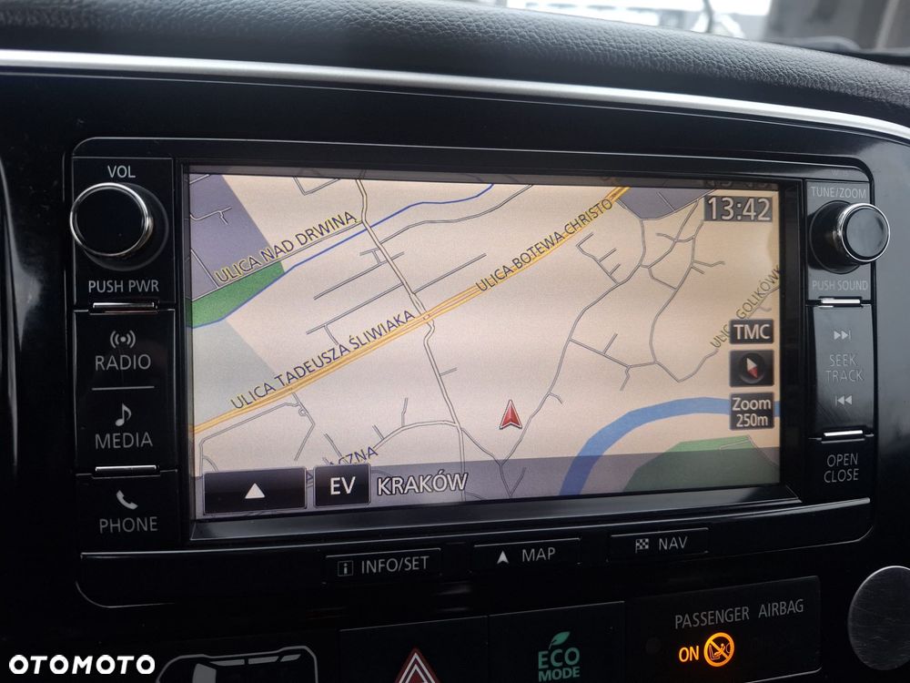 Mitsubishi Outlander 2.0 4WD - 25