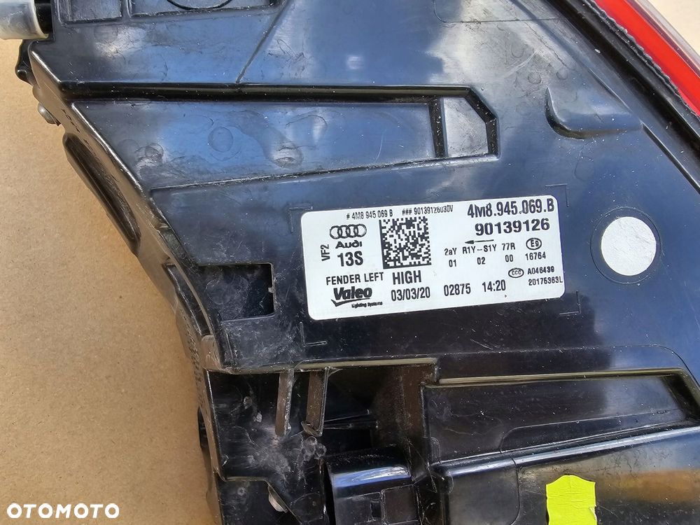 klapa tylna blenda lampa high audi q8 europa - 6