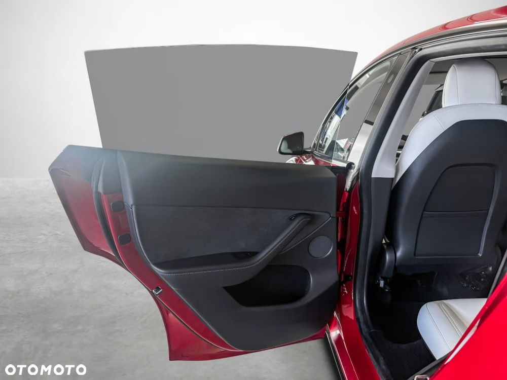 Tesla Model Y - 15