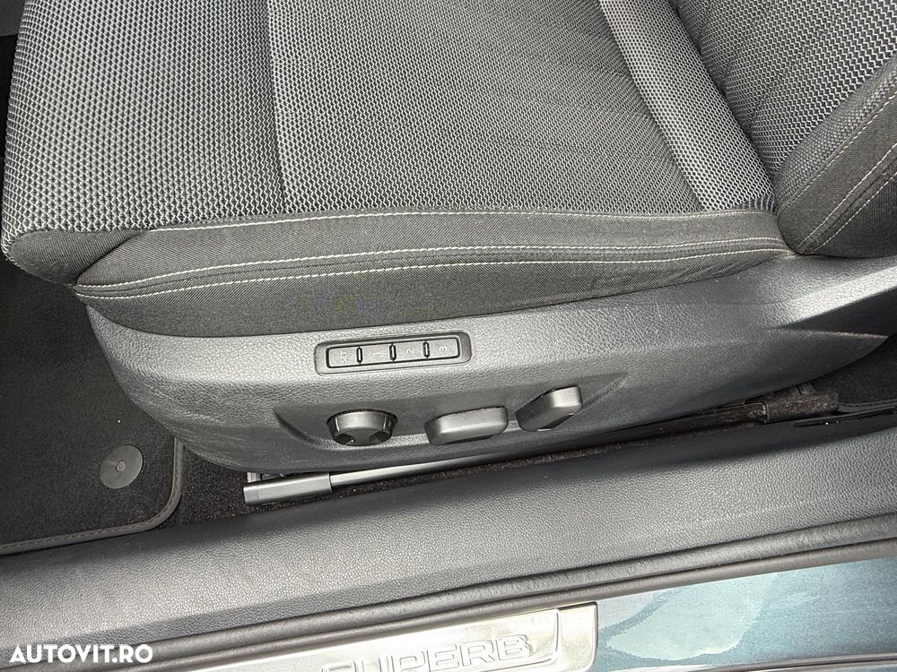Skoda Superb 2.0 TDI DSG Ambition - 24