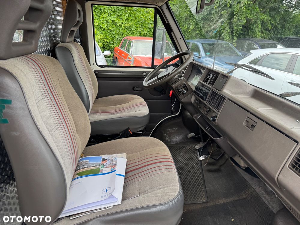 Peugeot J5 - 8