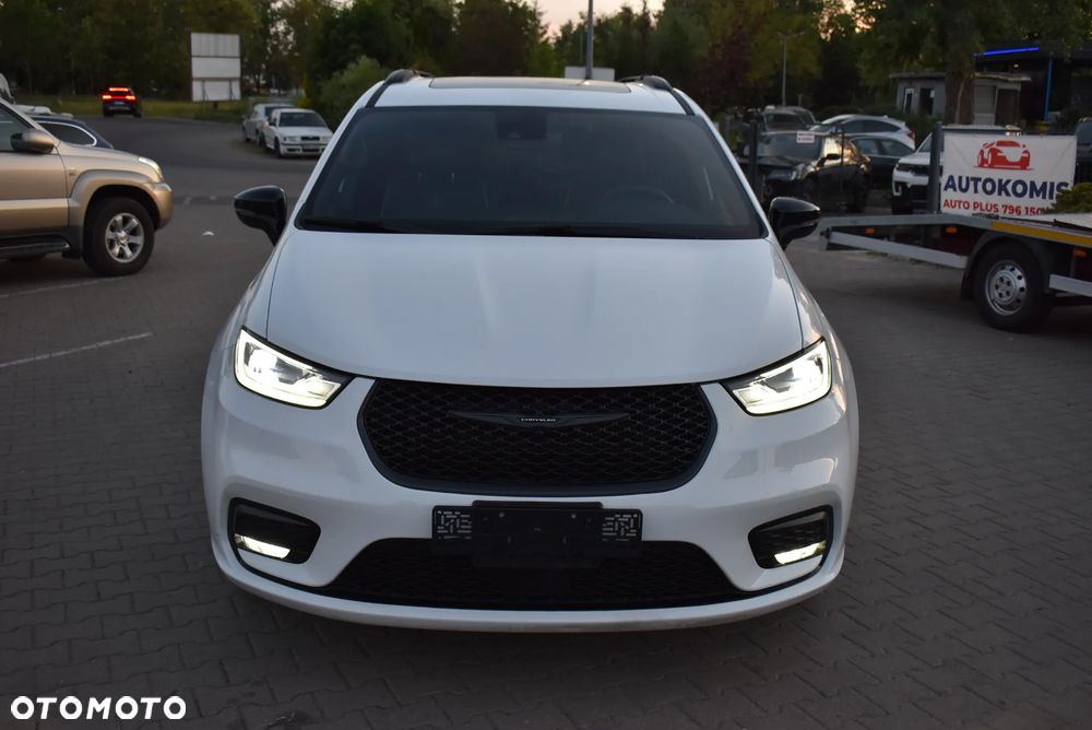 Chrysler Pacifica - 2
