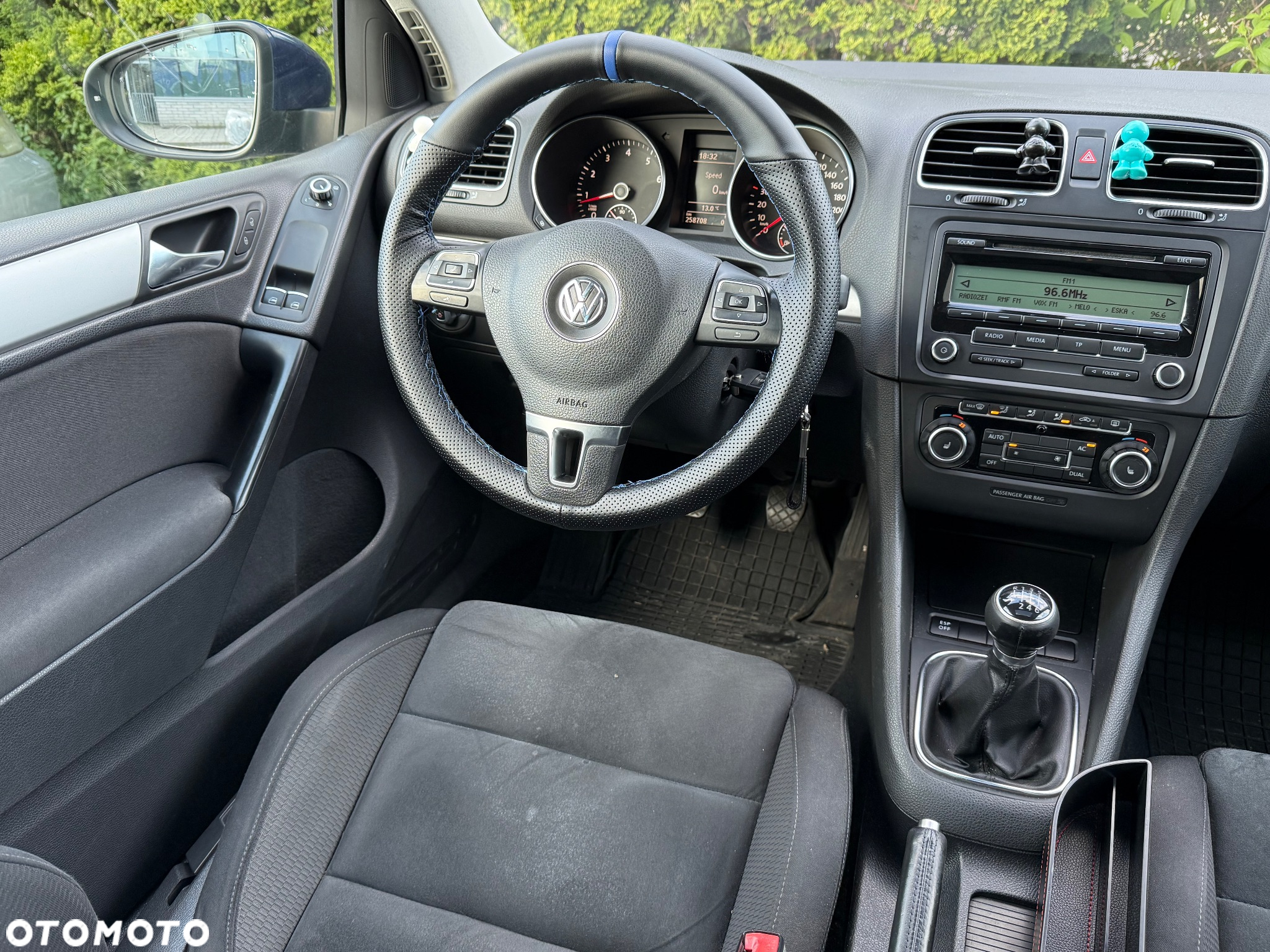 Volkswagen Golf - 22