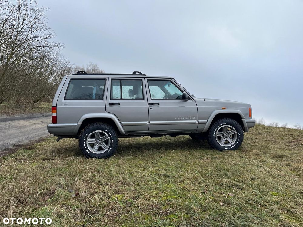 Jeep Cherokee - 8