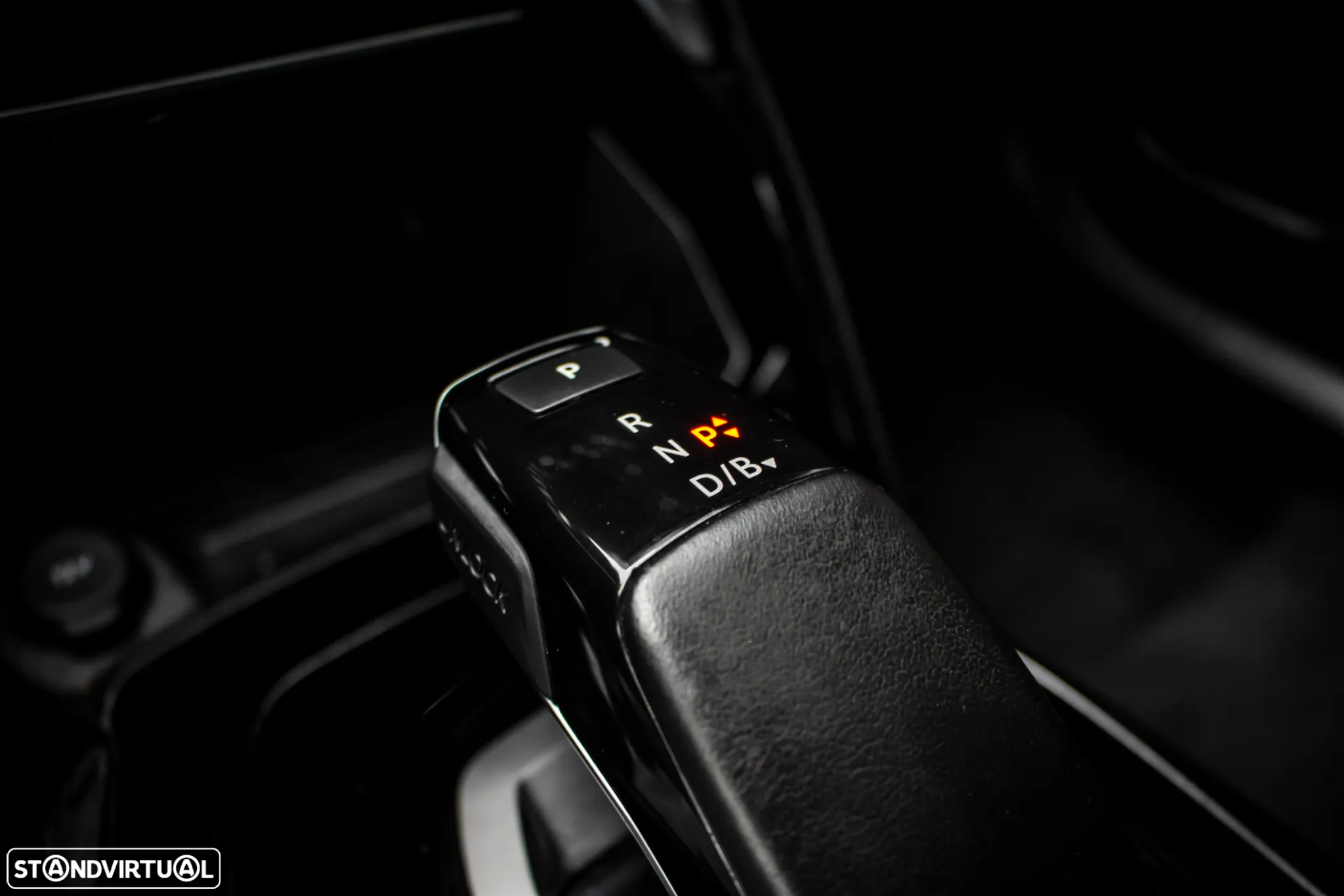 Peugeot e-2008 Allure - 22