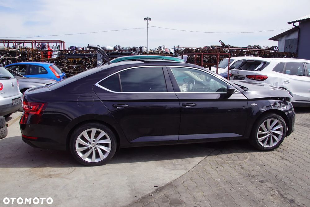 Auto na części - Skoda Superb III 2.0 TDI 190 KM DFHA TCX LF9R 2018R Silnik Skrzynia Drzwi Błotnik Zderzak Klapa Lampa Lusterko Klamka Szyba Deska Kokpit Sterownik Moduł Czujnik Licznik Wyświetlacz Panel Kierownica - 8