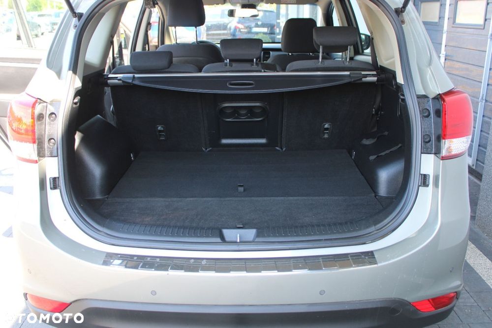 Kia Carens - 23