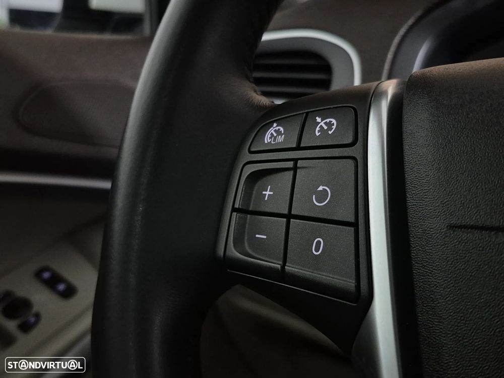 Volvo V40 1.6 D2 Momentum Eco - 28